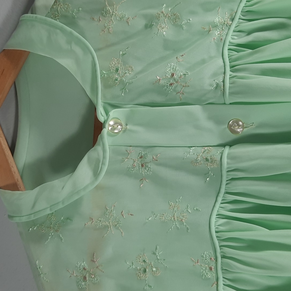 Munsingwear pastel green 2 piece gown/top set SZ S - Picture 13 of 15